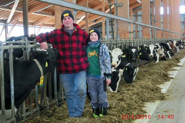 JOSERA farmer Kreuzer standing in the stable